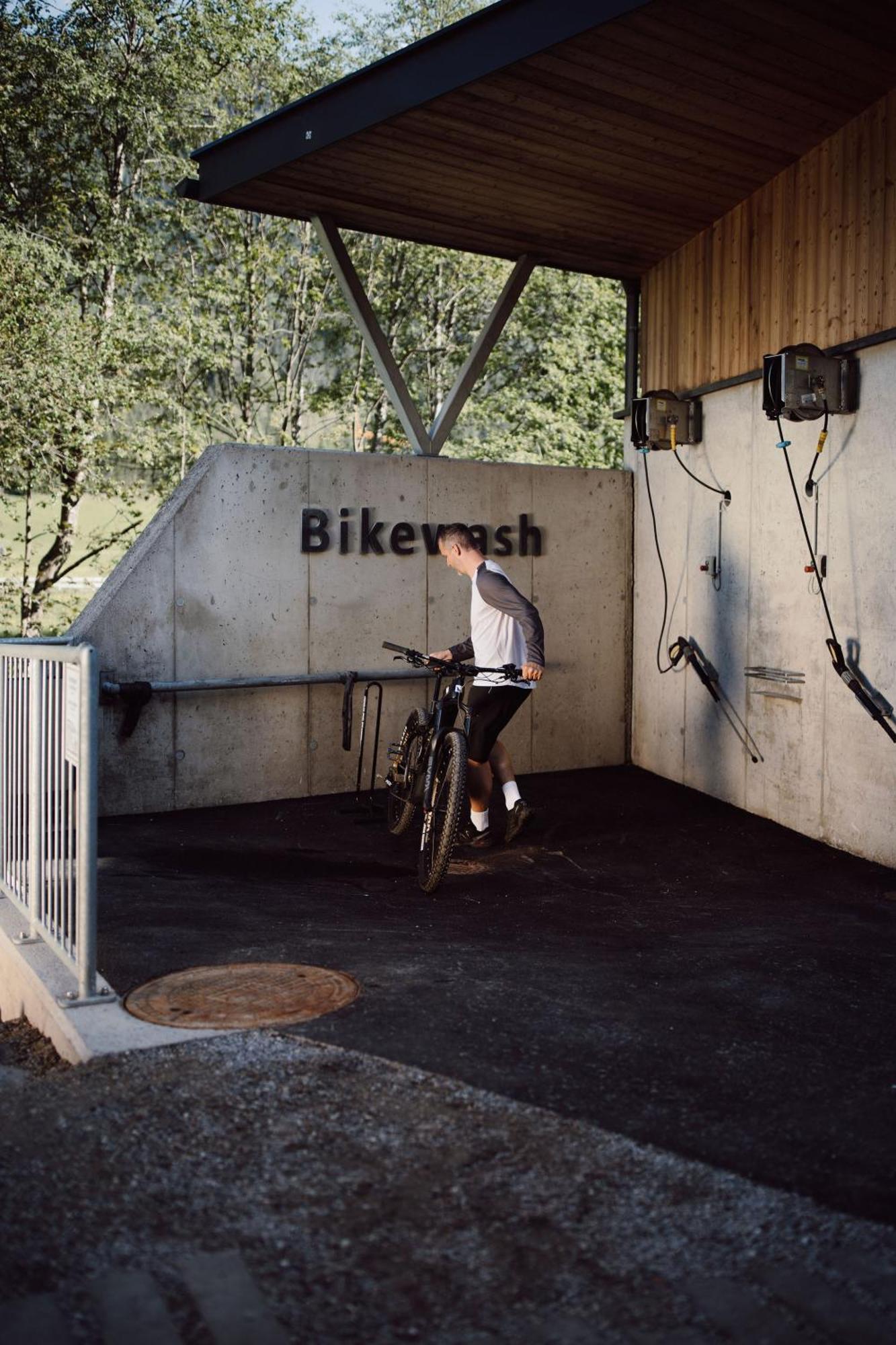 Dips&Drops - The First Bike And Ski Hub Flachau Exterior foto